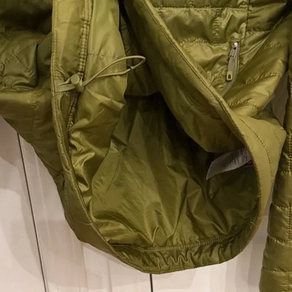 PATAGONIA Men's Nano Puff Jacket in Pond Green Sz S - NWOT!! - Picture 9 of 10